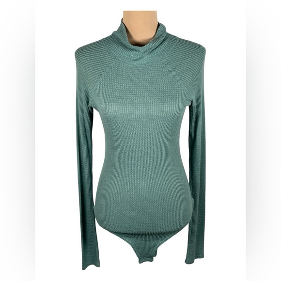 Free People ~ All You Want Sage Green Thermal‎ Turtleneck Bodysuit Medium - Picture 4 of 12